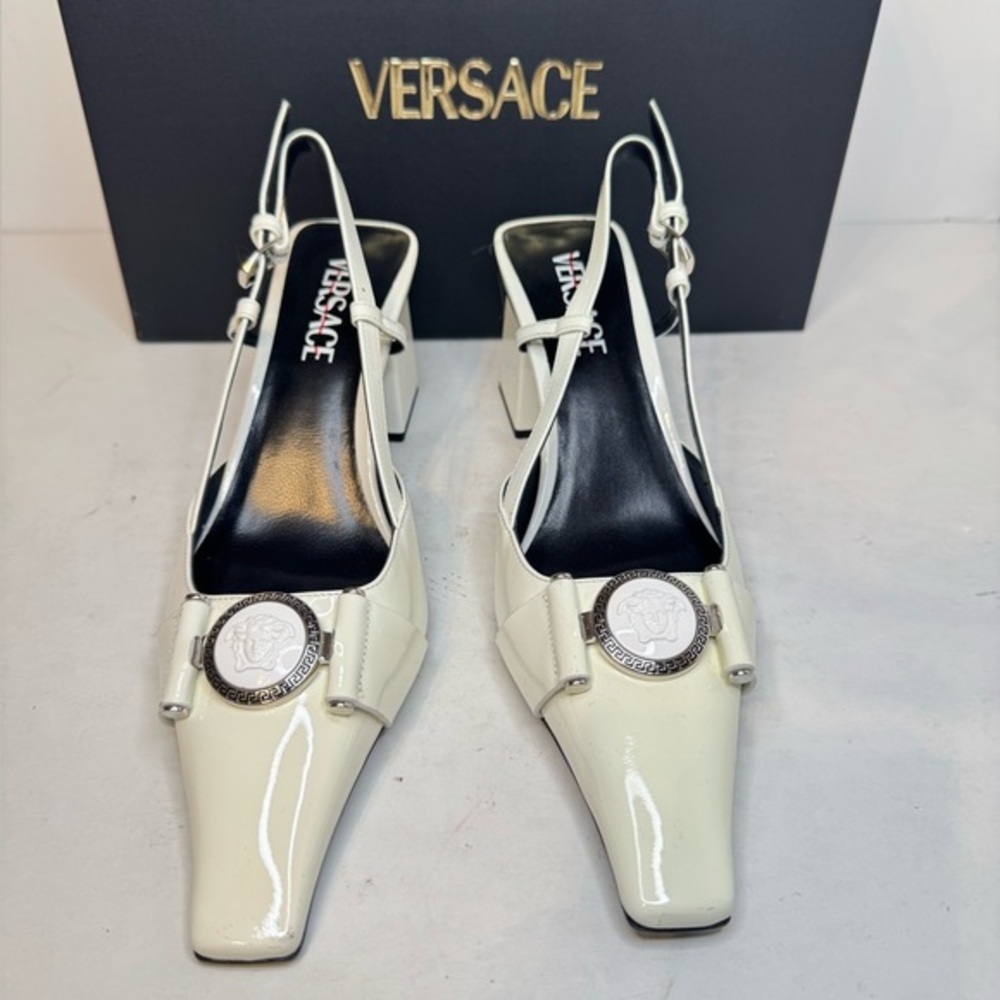 Versace Medusa Head leather pumps Size 37/7